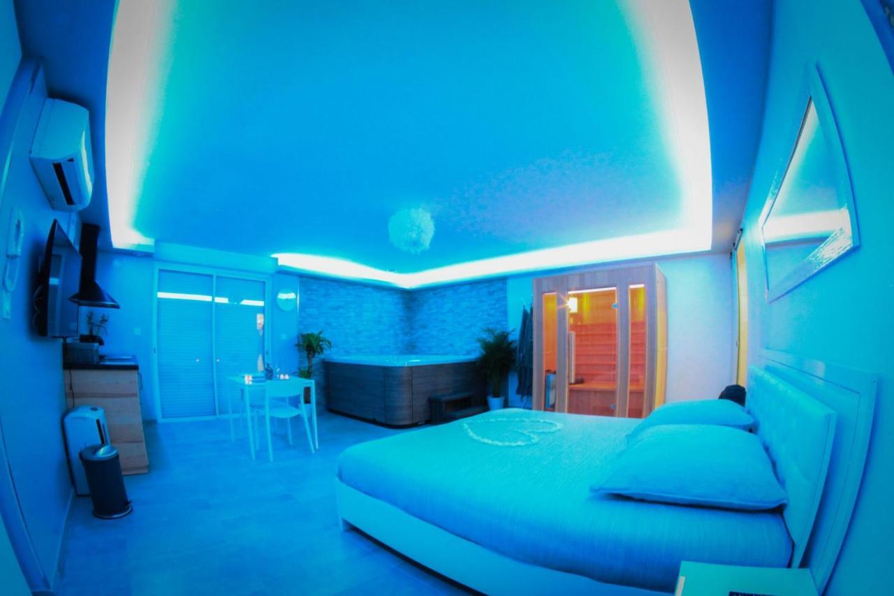 Nuit Vip Spa Sauna Privatif Le Rove Buitenkant foto